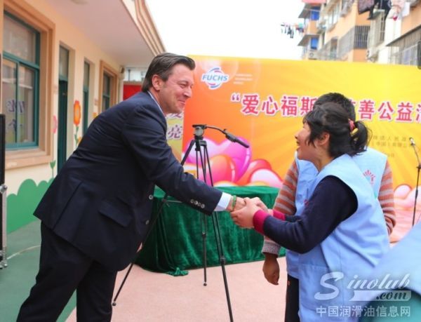 “爱心福斯”慈善活动在南翔启动