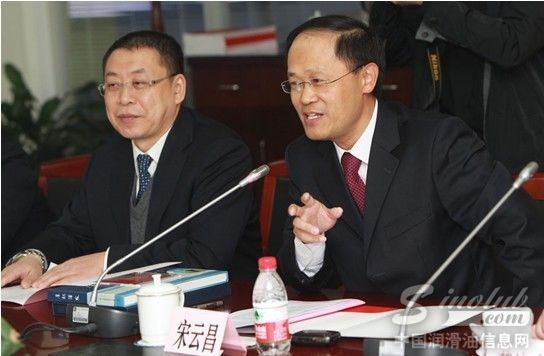 中国石化润滑油公司总经理宋云昌在签约仪式上致辞