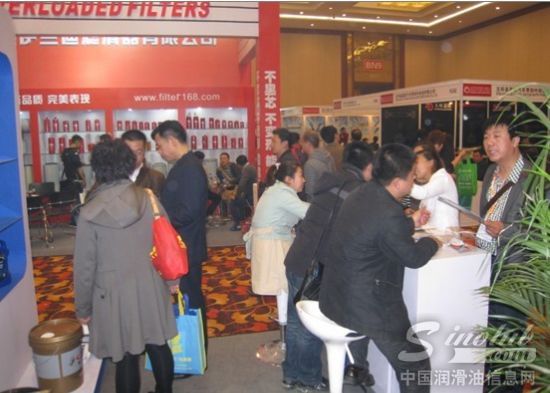 咨询、洽谈客商络绎不绝