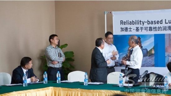 黄汉民先生与荒川正先生、Jun Tajima先生交流