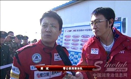 龚斌在接受央视5套现场采访