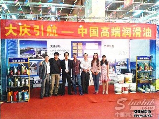 昆明专营店部分销售团队人员在当地展会中合影
