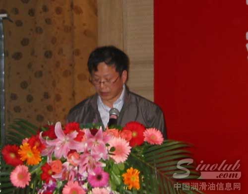 出席大会的上海市经济团体联合会陈振浩副会长发言祝贺协会换届改选并预祝成功