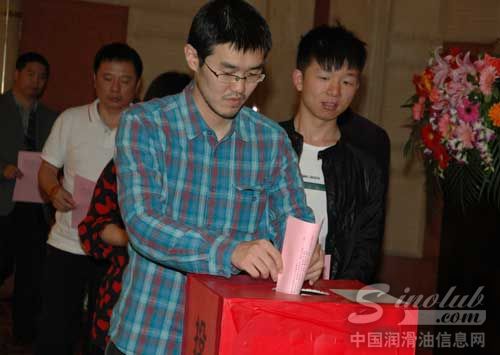 其后，有监票人进行计票工作