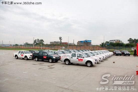 一汽通用55辆解放坤程皮卡交付雅安震区