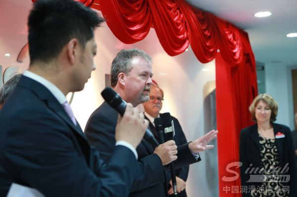 加拿大石油润滑油公司总裁Mr. R.Howard McIntyre