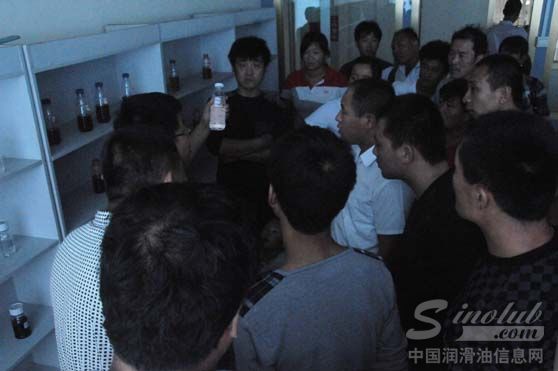 信诺润滑油潍坊地区客户到公司参观考察