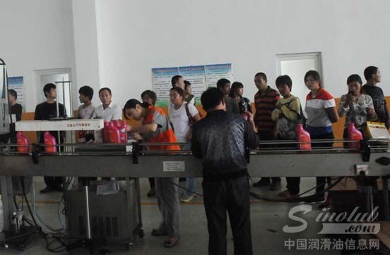 信诺润滑油潍坊地区客户到公司参观考察 