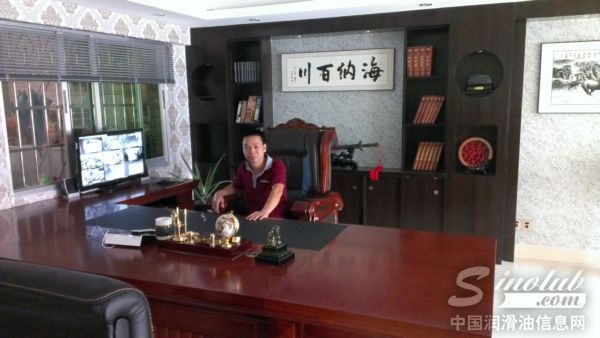 安溪鲁克润滑油专营店老板李伟标