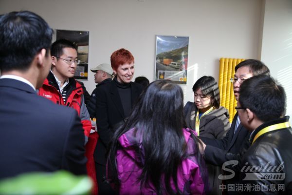 壳牌全球市场部商用油品牌与产品总经理凯若琳和壳牌车用润滑油中国及香港地区市场总监黄御龙