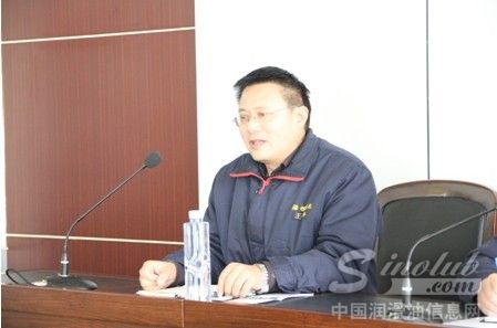 山推小松润滑油销售公司副总经理王子冬