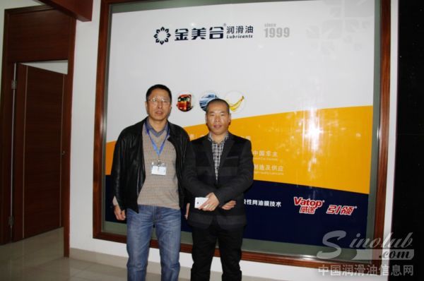 湖南长沙星汇李总(左)和美合石化营销总监孙总合影