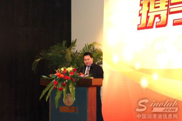 广西柳工集团副总裁兼广西柳工高级润滑油有限公司董事长郑津