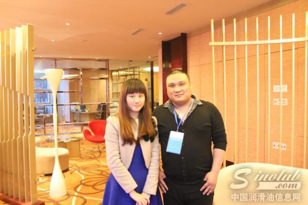 经销商温州宁远贸易有限公司苏先生与本网编辑亲切合影