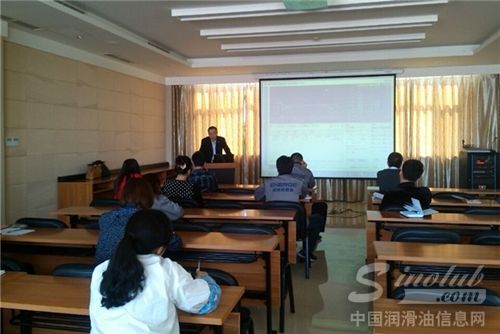 渤海商品交易所现货专家孙文华在和林献员工分享润滑油基础油电子交易心得