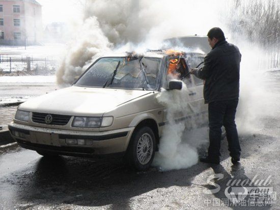 引起爱车起火！！5个自燃的原因，有车的你