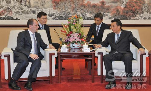 汪东进会见俄罗斯鲁克石油公司副总裁