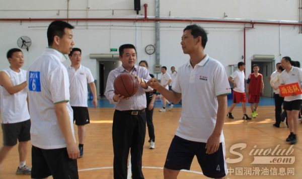 东风嘉实多销售分会举办“新跨越、迎挑战”篮球友谊赛