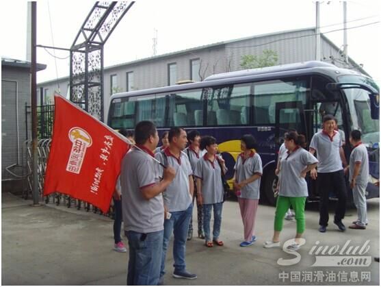 中华商会会长刘伟带领的佳木斯二级商团队抵达中华总部