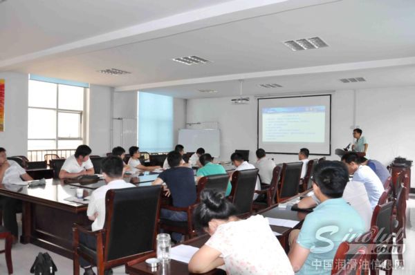 润英联公司科技顾问到赛邦公司进行添加剂知识培训