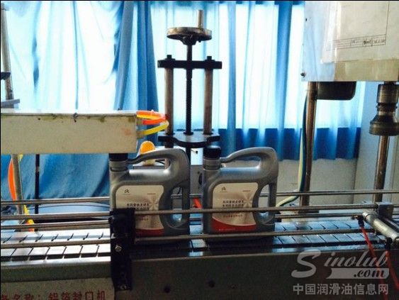 东风嘉实多十堰工厂灌装线加装“拦路虎”