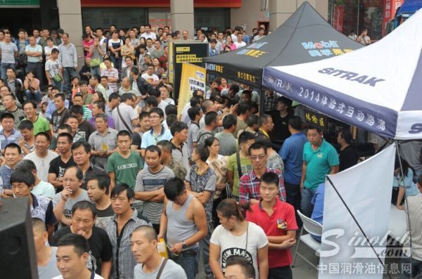 中国重汽成都路演人气爆棚 物流园内上演魅力汕德卡