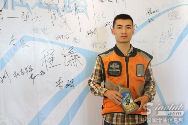 骑寻香格里拉 壳牌爱德王子携手比亚乔行优雅之路