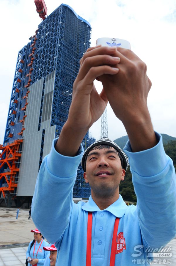 中国石化带“特殊观众”看火箭发射圆航天梦