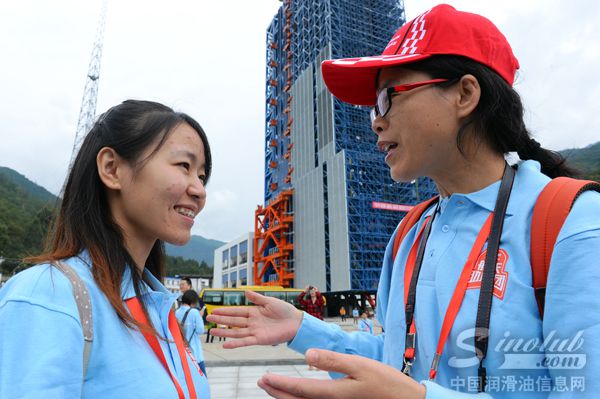 中国石化带“特殊观众”看火箭发射圆航天梦