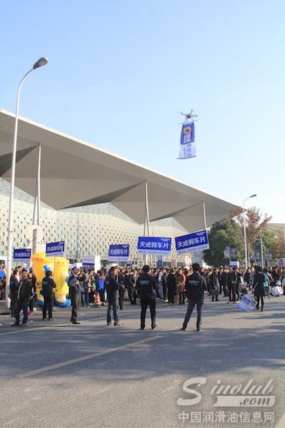 引航盛装参展上海2014全国汽车配件交易会 