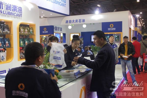 引航盛装参展上海2014全国汽车配件交易会 