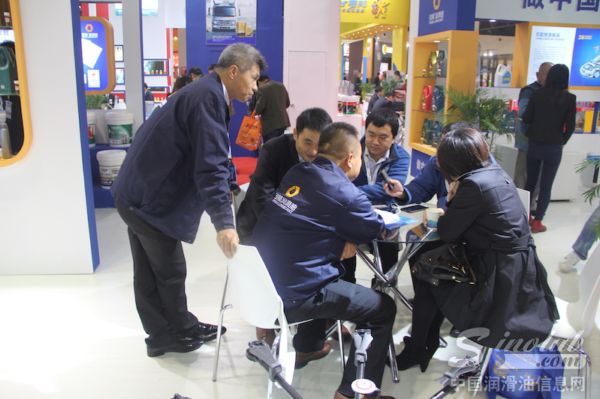 引航盛装参展上海2014全国汽车配件交易会 