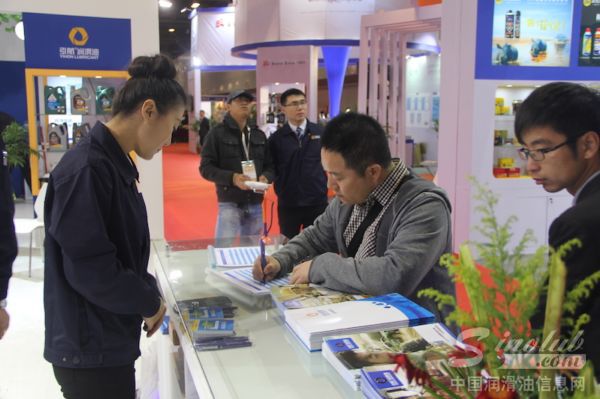 引航盛装参展上海2014全国汽车配件交易会 