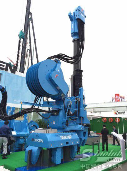 bauma China 2014今天在雨中精彩开幕