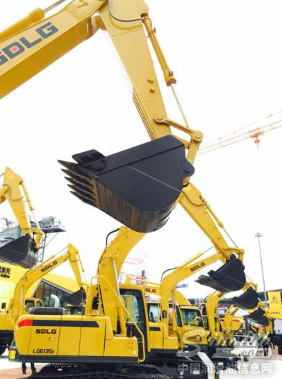 bauma China 2014今天在雨中精彩开幕