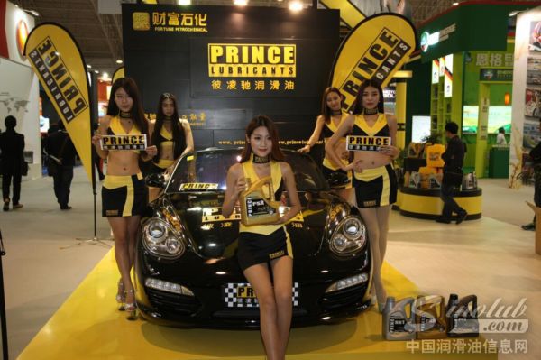 彼凌驰展台豪车美女