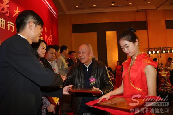 康胜润滑油荣膺2014年中国润滑油行业两项大奖