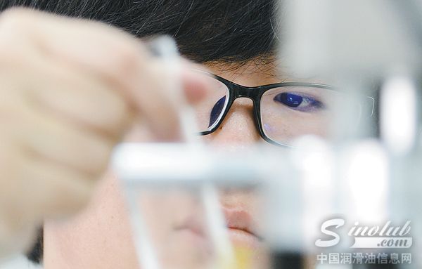 长城润滑油客户行采访团队走进行业龙头企业