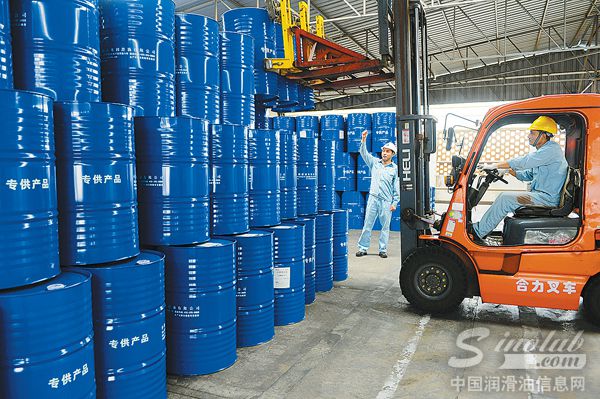 为宝钢集团生产的长城润滑油产品