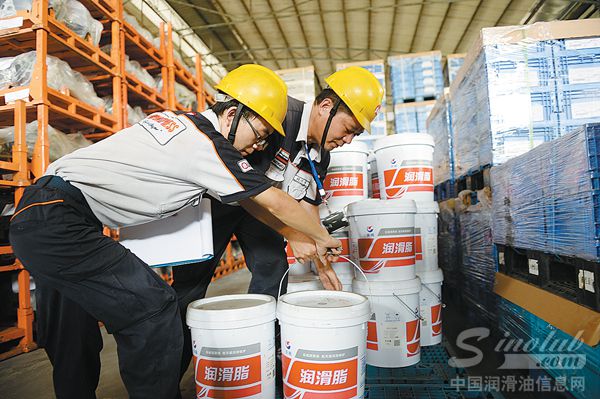 长城润滑油客户行采访团队走进行业龙头企业