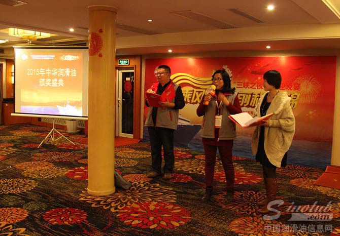 图3：选委员会的评奖主席，欧阳主席向大家介绍了评奖经过和保密性做了介绍