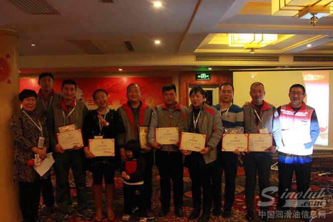 图12：中华财务总监马总为华光颁奖