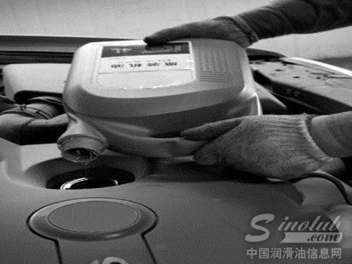 夏天爱车发动机该用什么润滑油好