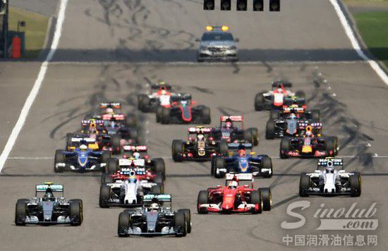 图说：2015年F1中国站正赛在上海国际赛车场精彩开赛。图片来源：新浪赛车、F1速报