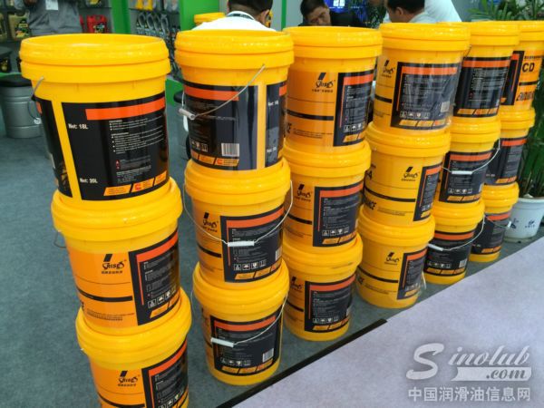 2015武汉全国汽配会展台风采：澳润润滑油