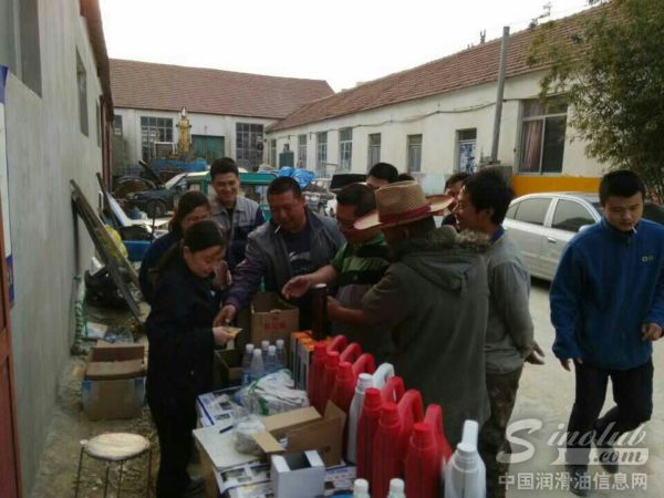 领航润滑油联合烟台汽修厂感恩回馈出租车用户