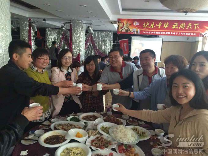 图3:为韩国游首团饯行。