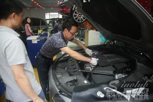 彼凌驰、锦威携手清华，体验“人、车、生活”追求