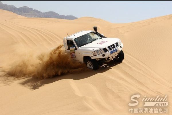 金雪驰与越野e族战队响彻金沙湾，勇夺第二届中国皮卡大会前三桂冠！