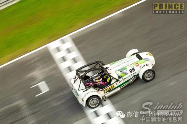 彼凌驰润滑油代言车手Leona Chin用坚持诠释胜利，勇夺Caterham 第2轮赛事季军 